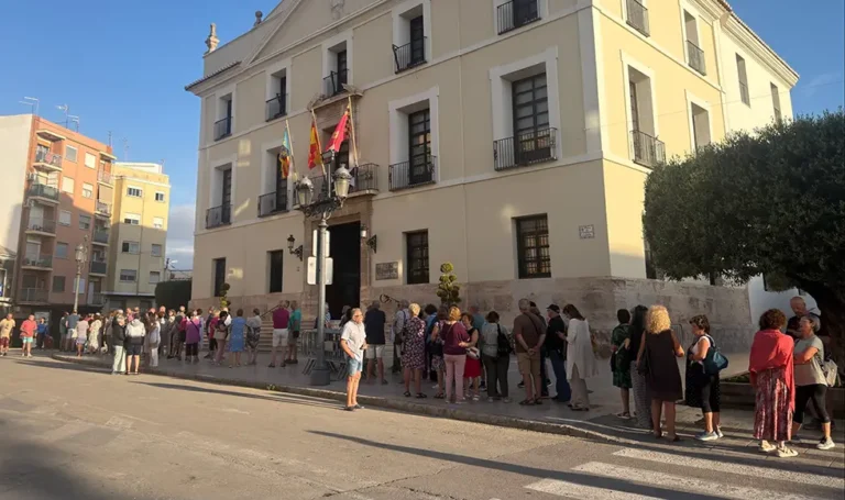 El viaje a Málaga para mayores de Paterna registra una multitudinaria respuesta y agota sus 800 plazas el primer día