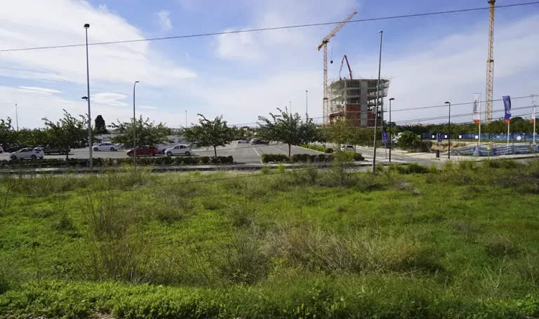 El Ayuntamiento de Paterna adquiere 15.000 m2 de suelo en el barrio de Santa Rita para construir Viviendas de Protección Pública